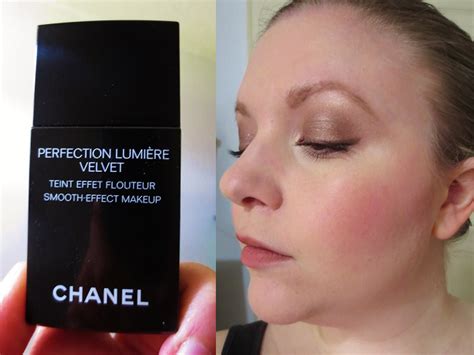 Review: Chanel Perfection Lumiére Velvet Smooth Effect Makeup 